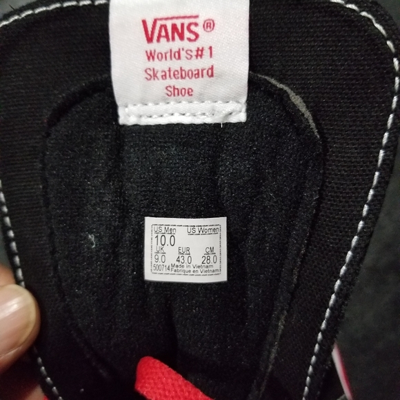 Van's Off the Wall. - Picture 6 of 7